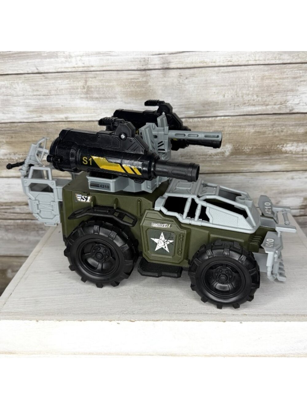 TRUE HEROES SENTINEL 1 ARMORED ASSAULT VEHICLE SET TOYS R US EXCLUSIVE VGC